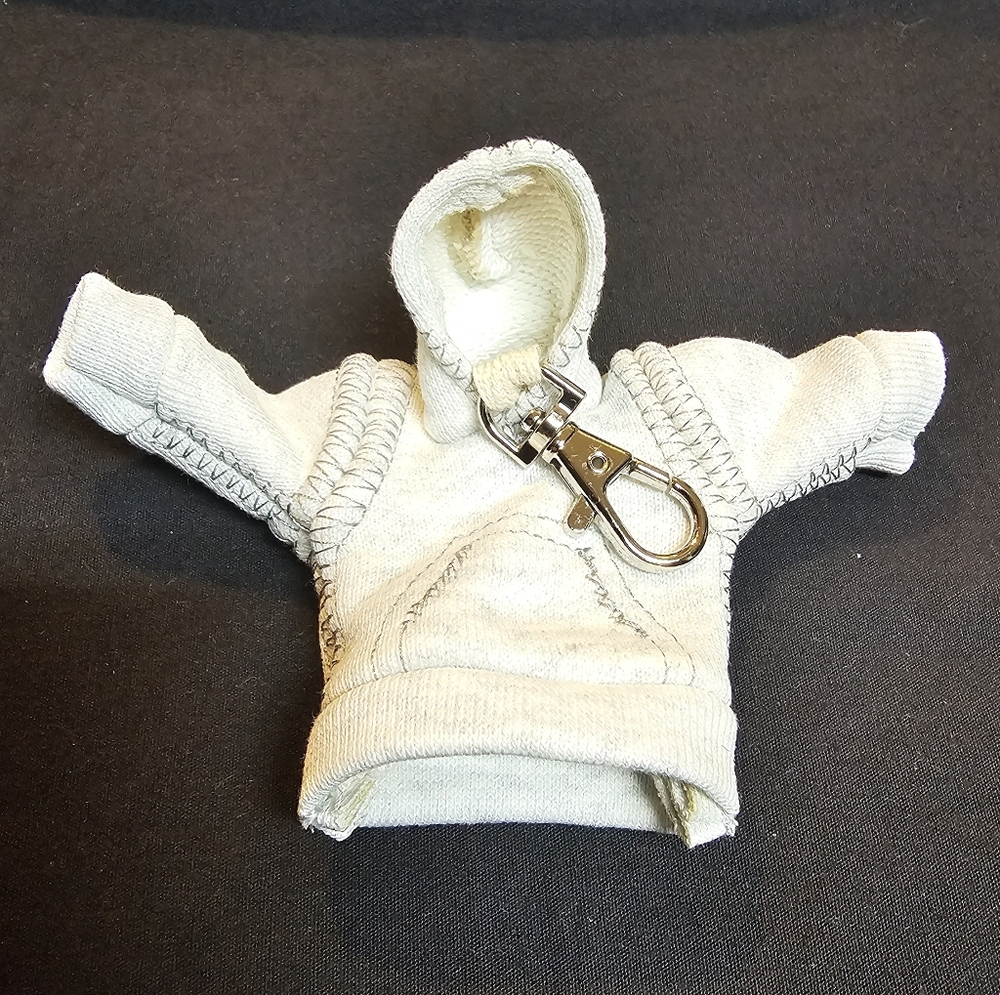 (UNISEX) AELFRIC EDEN HOODIE KEYCHAIN - Picture 2 of 6